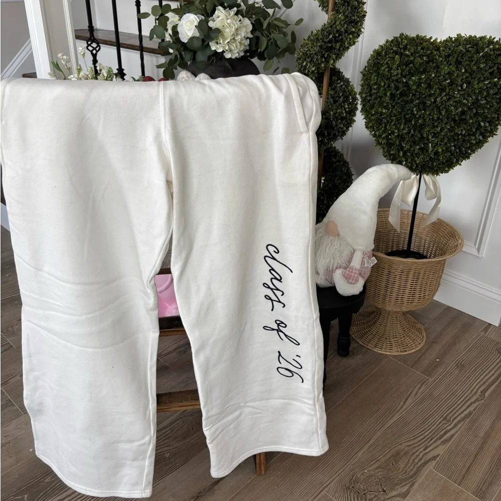 Women's Hollister Sweat pants Class of 2026 -- Size Small